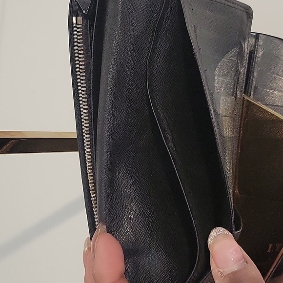 AUTHENTIC LOUIS VUITTON WALLET - Picture 8 of 9